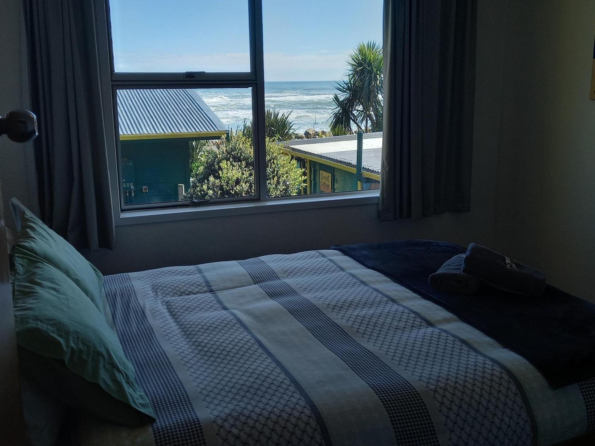 Punakaiki Beach Hostel ภายนอก รูปภาพ