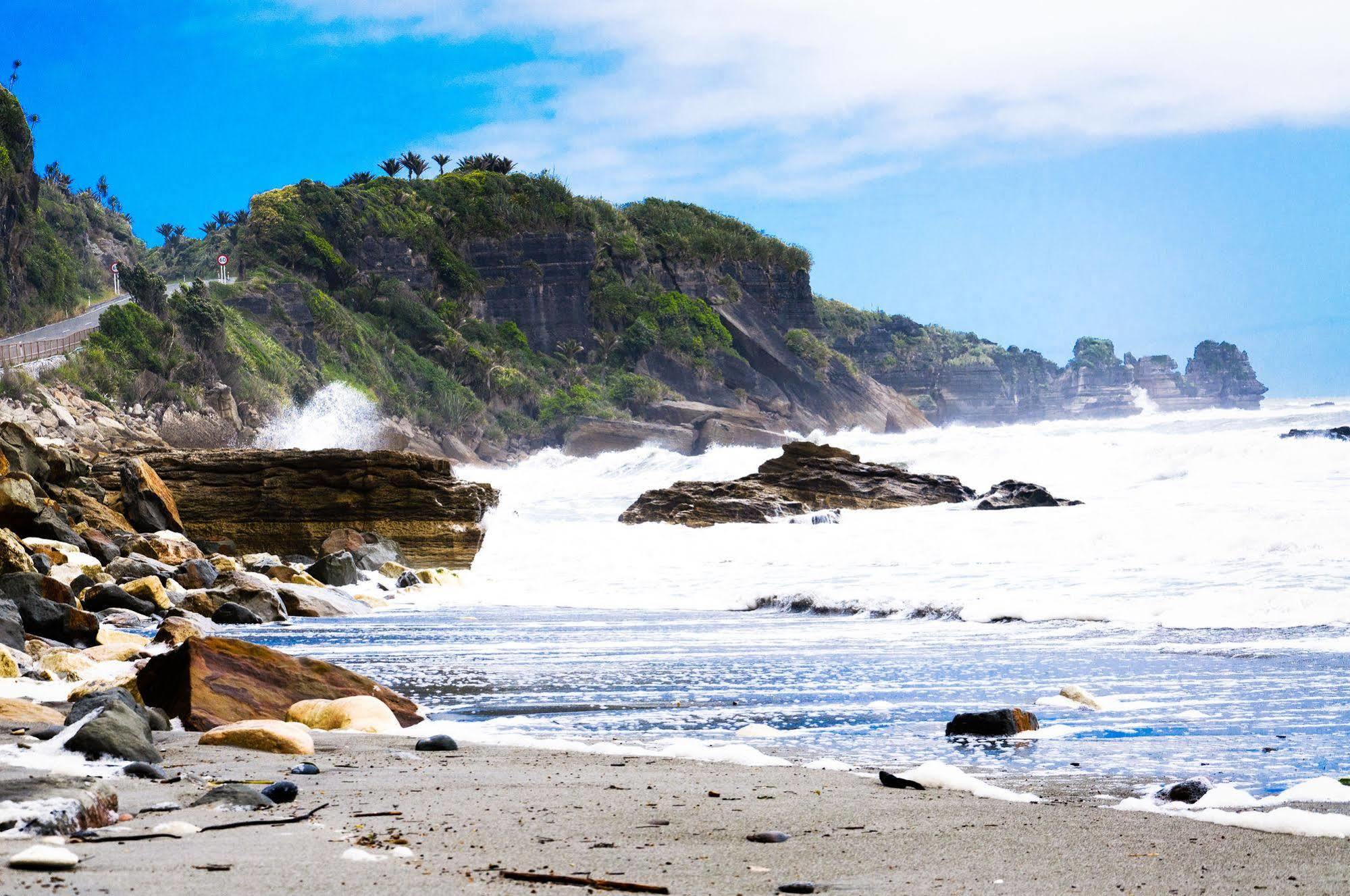 Punakaiki Beach Hostel ภายนอก รูปภาพ
