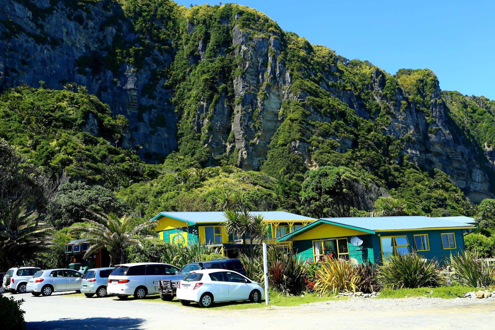 Punakaiki Beach Hostel ภายนอก รูปภาพ